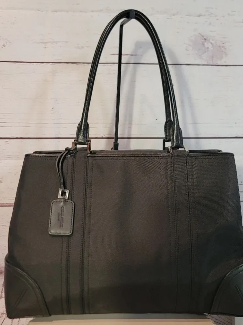 Elegant Black Hobo Tote with Structured Silhouette
